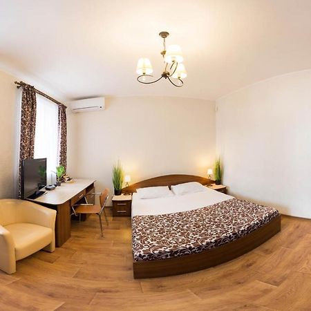 Excellent Studio Apartment In The Center - Kravtsova Lane 13B Kharkiv Bagian luar foto