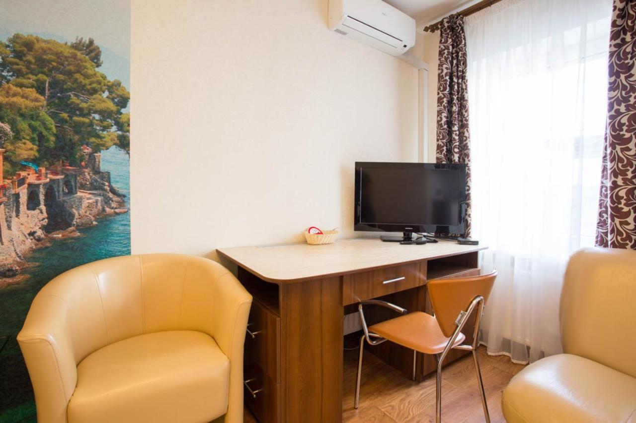 Excellent Studio Apartment In The Center - Kravtsova Lane 13B Kharkiv Bagian luar foto