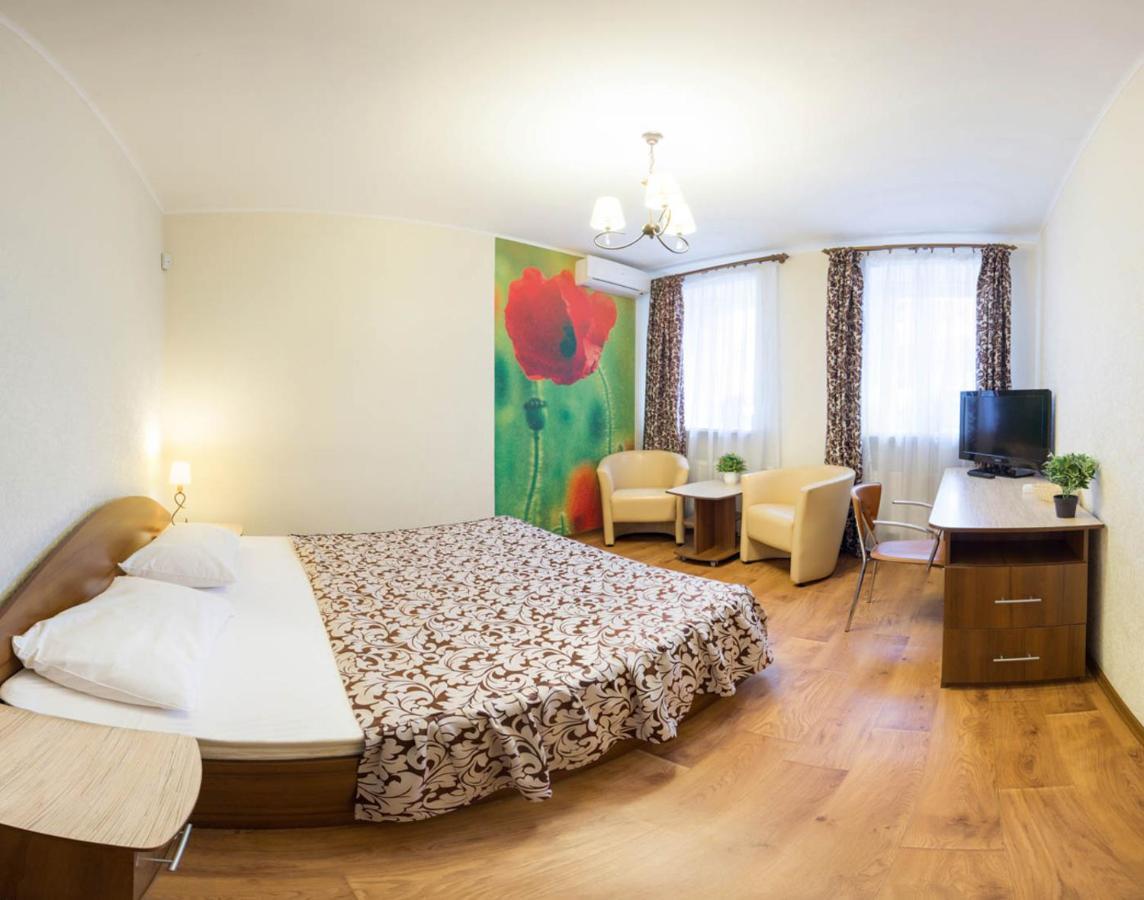 Excellent Studio Apartment In The Center - Kravtsova Lane 13B Kharkiv Bagian luar foto