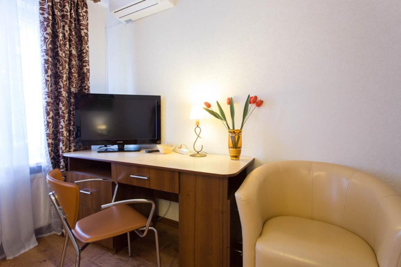 Excellent Studio Apartment In The Center - Kravtsova Lane 13B Kharkiv Bagian luar foto